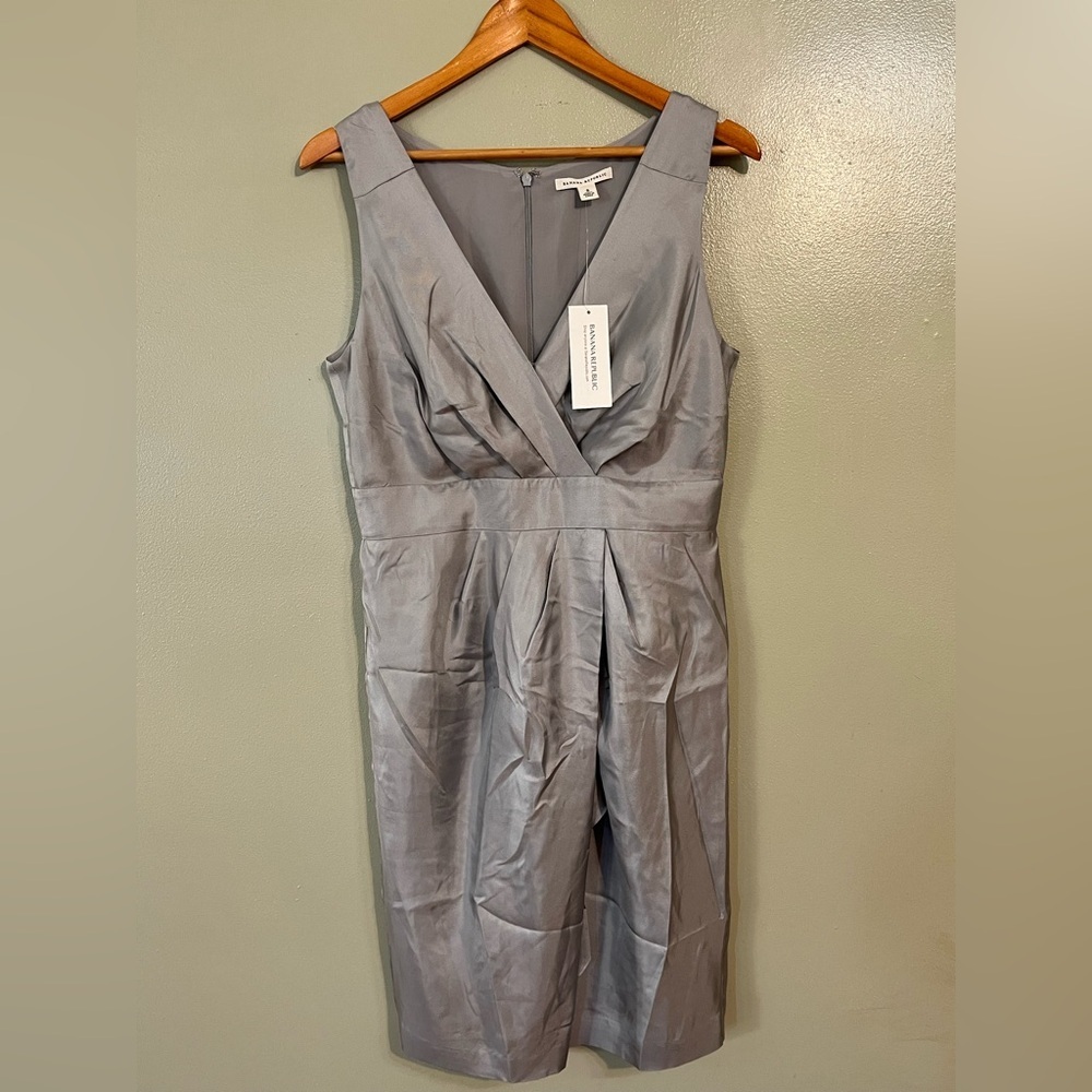Banana Republic Womens Elegant Gray Sleeveless Dress 100% Silk Carrier 8 NWT